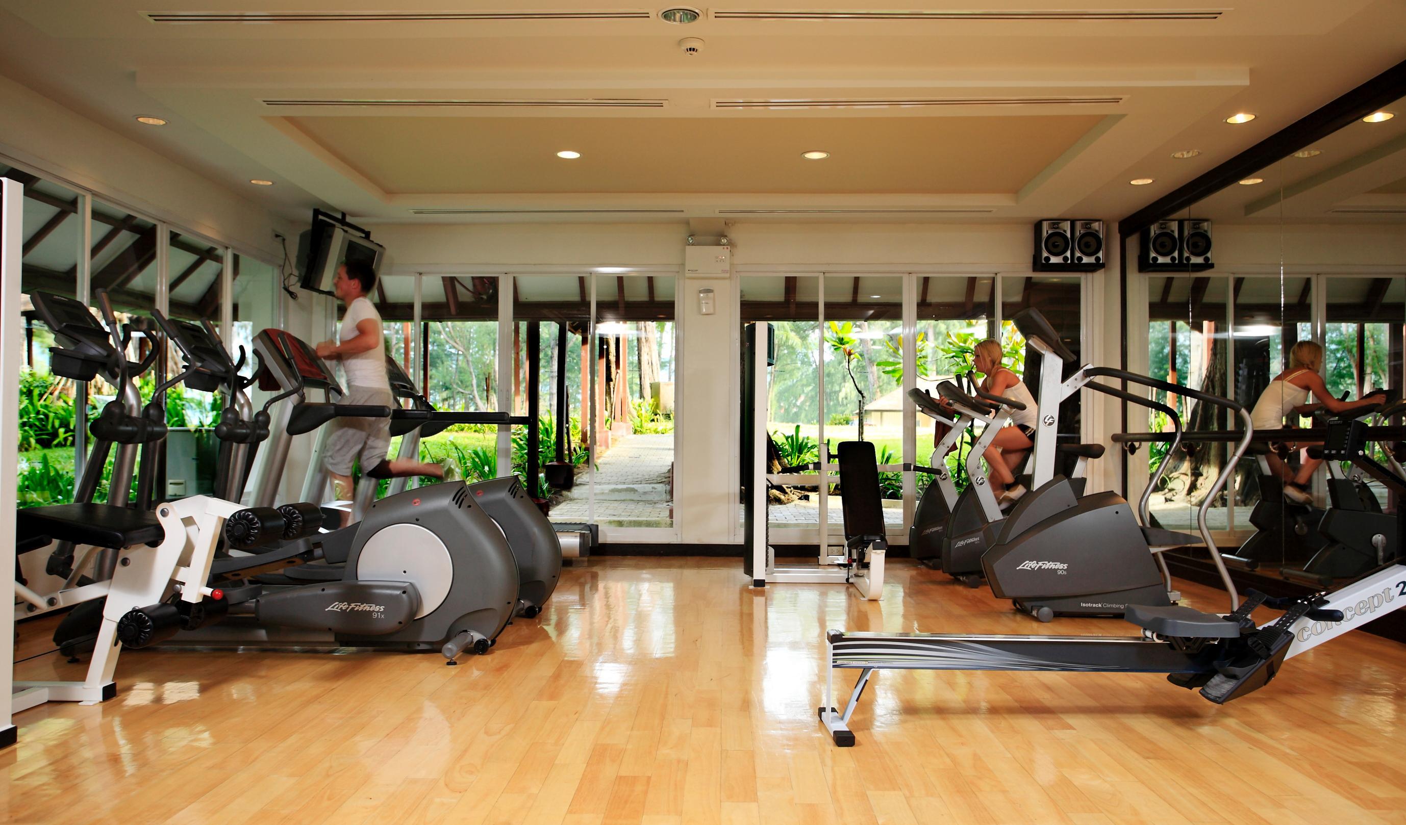 Dusit Thani Laguna Phuket Bangtau-part Kültér fotó A gym at a hotel