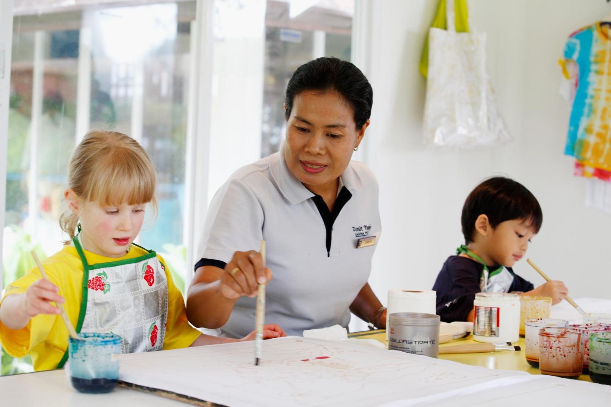 Dusit Thani Laguna Phuket Bangtau-part Kültér fotó A teacher at work
